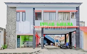 OYO 90448 Hotel Indah Savana